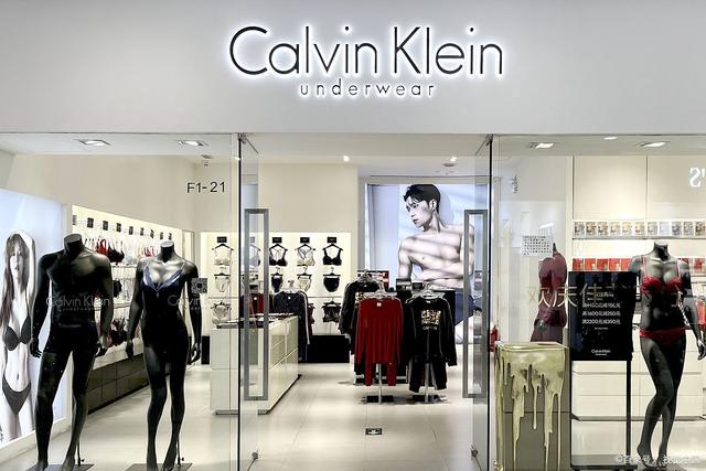 ck属于什么档次的品牌，ck属于轻奢品牌吗？(ck品牌属于什么档次)