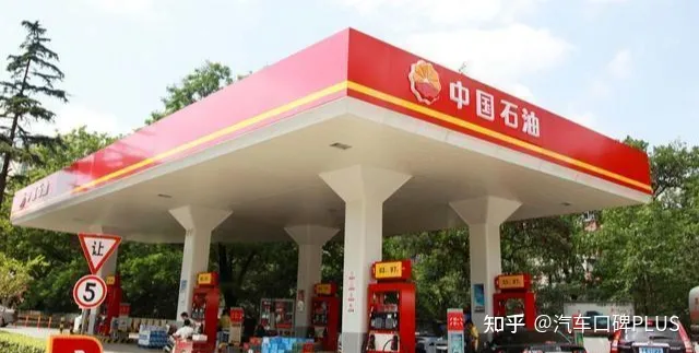 今晚12点油价将进入9元时代 油箱未满的赶紧去加油！（今晚12点有汽油涨价吗）