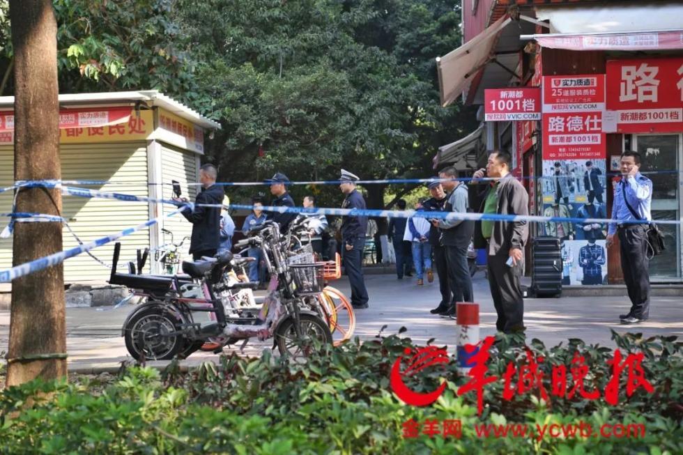 最新进展！突发地陷最深38米，父子等3人掉入，千人救援