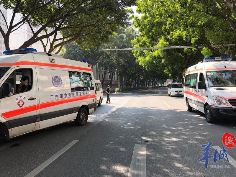 最新进展！突发地陷最深38米，父子等3人掉入，千人救援