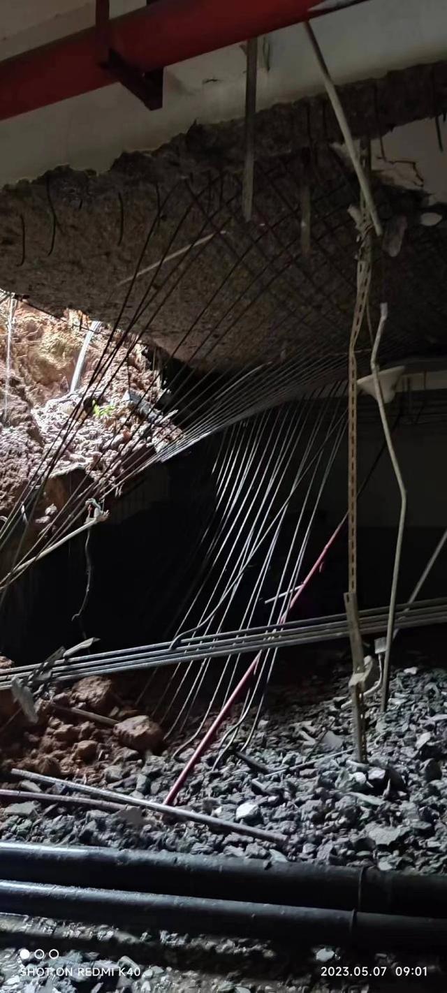 深圳一豪宅花园塌陷掉进地下停车场，专业人士：事故原因可从四个方面调查（深圳房子倒塌事件大姐笑了）