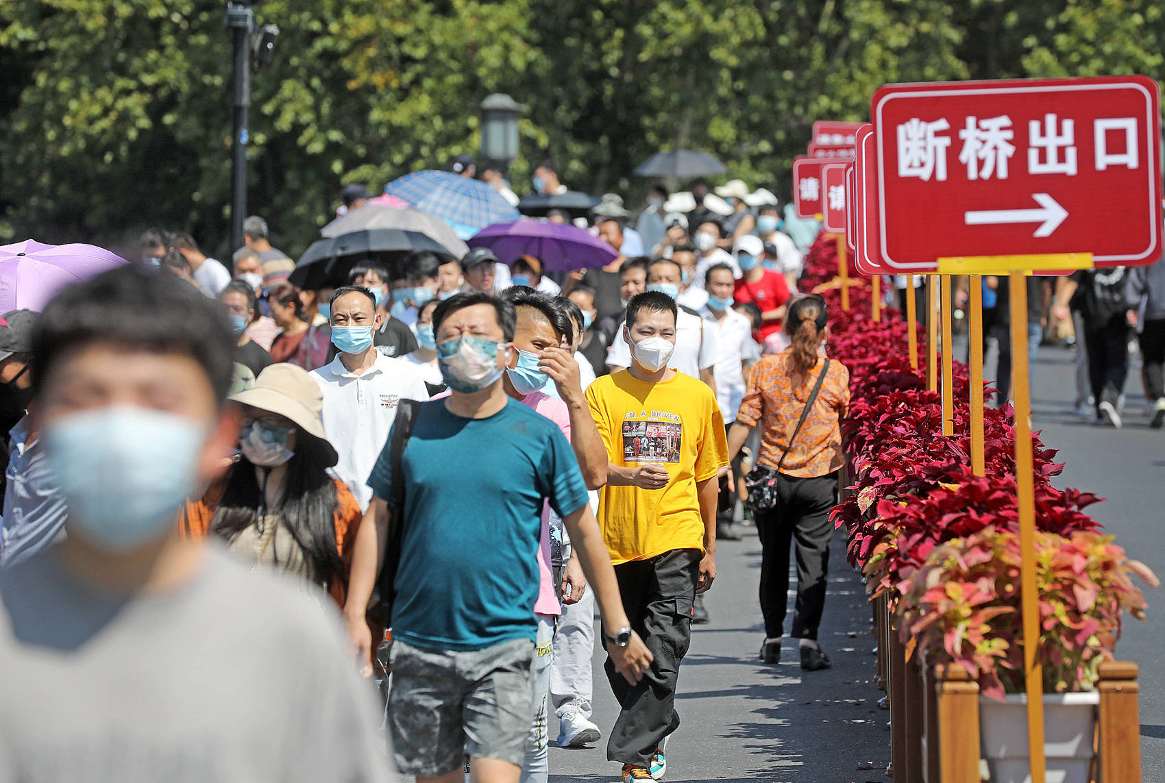超30℃！河北多地气温破纪录，郑州热到发“紫”！今夏会比去年更热么？（河北温度多少度今天）