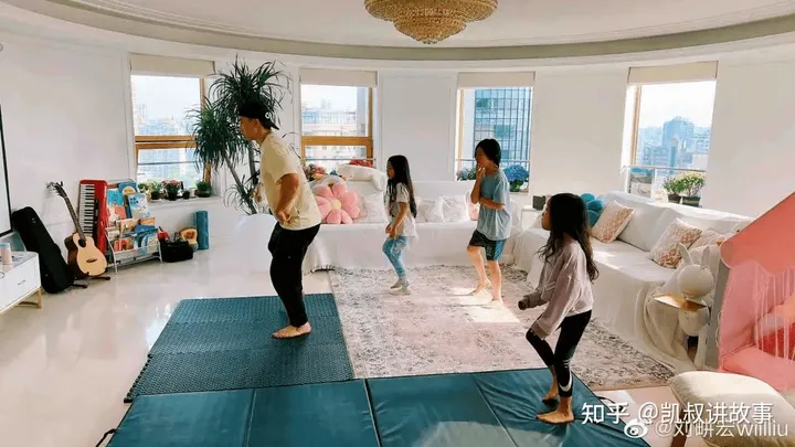 10万人在线围观，30天涨粉6000万！全网爆火的刘畊宏，竟然是…(演员刘畊宏多大岁数)