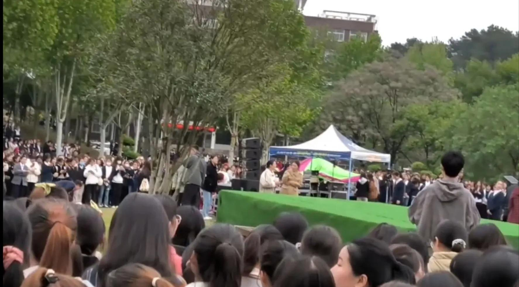 挣钱挣红眼的刘畊宏，终因他的野心被央视盯上，走上了“不归路”(刘畊宏一家)