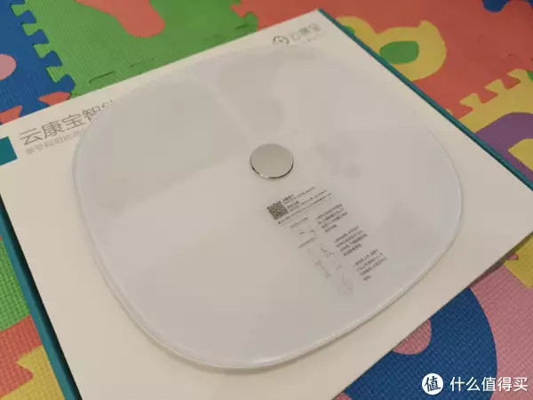 云康宝八电极体脂秤CS10A上手体验怎么样？1996年，17岁章子怡穿着白色肚兜的照片，脸上带着少女的娇憨(云康宝八电极的测评准确度)