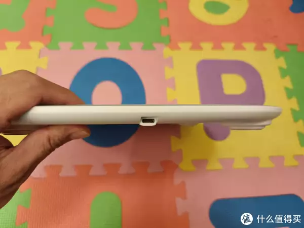 云康宝八电极体脂秤CS10A上手体验怎么样？1996年，17岁章子怡穿着白色肚兜的照片，脸上带着少女的娇憨(云康宝八电极的测评准确度)