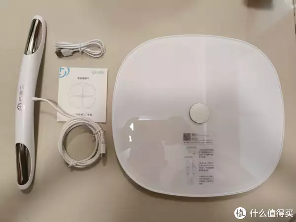 云康宝八电极体脂秤CS10A上手体验怎么样？1996年，17岁章子怡穿着白色肚兜的照片，脸上带着少女的娇憨(云康宝八电极的测评准确度)