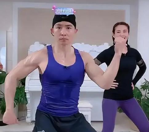 刘畊宏走红后，离开了成就他的城市上海，原因很现实，也充满无奈(刘畊宏和妻子)