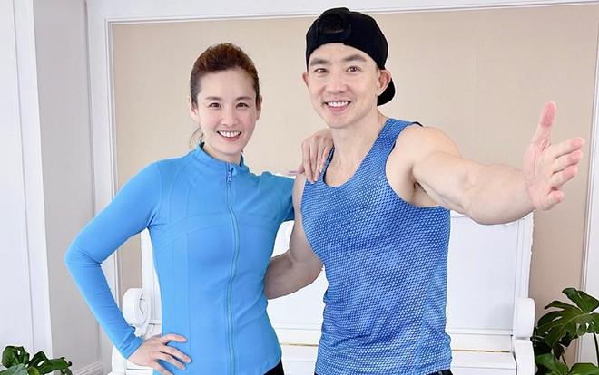 50岁刘畊宏全家福曝光，两女儿继承vivi美貌，大儿子好像爸爸(刘畊宏的儿子和女儿叫什么)