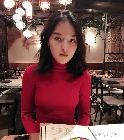 哈文带女儿美国过年！靠2亿遗产生活没再嫁，女儿戴五件珠宝太豪华（哈文现后续老公是谁）