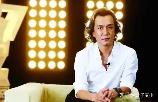 哈文带女儿美国过年！靠2亿遗产生活没再嫁，女儿戴五件珠宝太豪华（哈文现后续老公是谁）