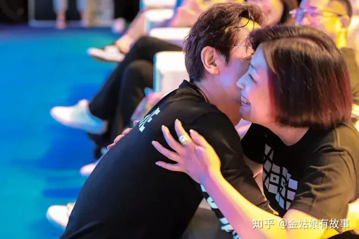 哈文李咏的婚姻，讲述一个童话似的婚姻模样（李咏哈文什么时候结婚的）