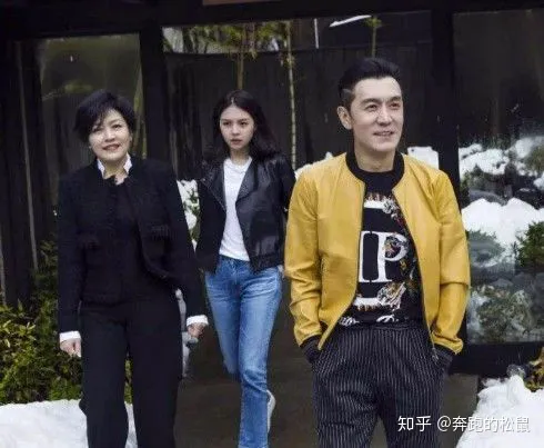 哈文已从失去李咏的阴影中走出，渴望新一段新感情，女儿曝妈妈近照，右手食指已戴上钻戒（哈文是谁和李咏什么关系）