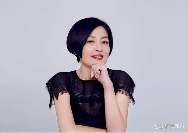 李咏去世4年多，遗孀哈文的选择“催人泪下”（李咏走后哈文说的一段话）