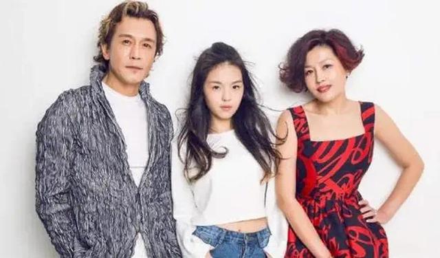 李咏病逝5年后，遗孀哈文的选择，让人泪目（李咏死的时候多大岁数）