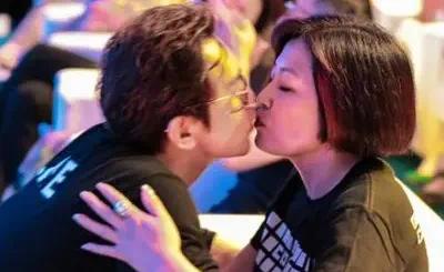 李咏病逝5年后，遗孀哈文的选择，让人泪目（李咏死的时候多大岁数）