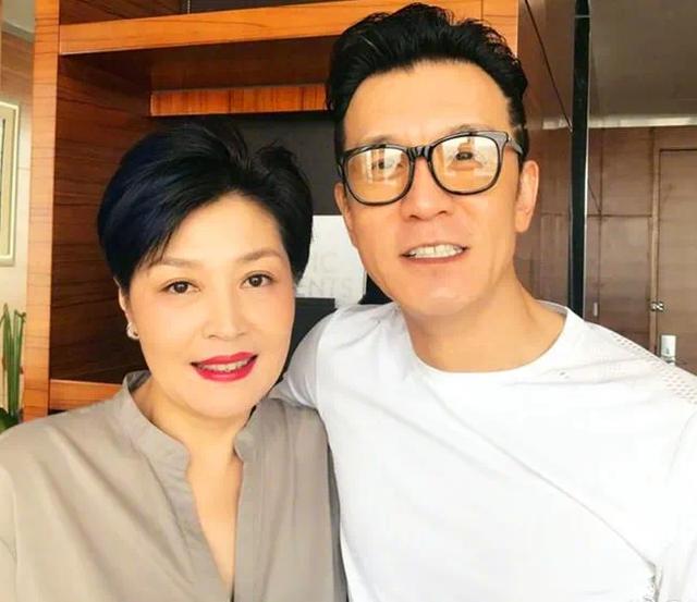 李咏病逝5年后，遗孀哈文的选择，让人泪目（李咏死的时候多大岁数）