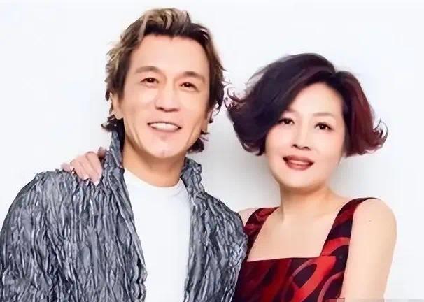 李咏病逝5年后，遗孀哈文的选择，让人泪目（李咏死的时候多大岁数）