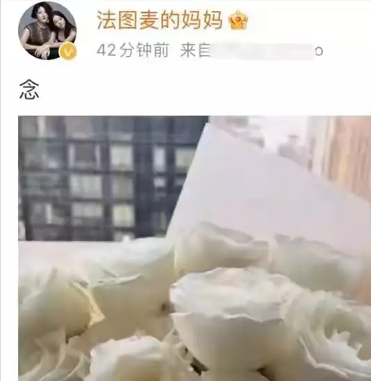 李咏妻子晒照纪念结婚30周年！与女儿定居美国，网友劝其再找他人那个高考故意考0分，写8000字抨击高考制度的蒋多多，现在怎样？（李咏和妻子）