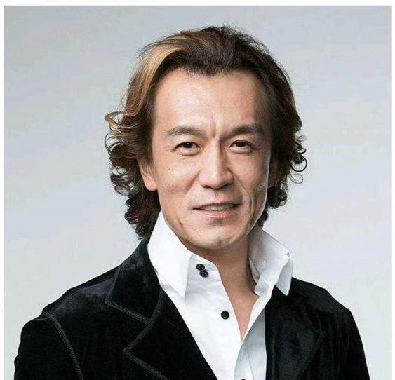 李咏妻子哈文传来喜讯，亲自晒照片官宣，网友迫不及待送祝福（李咏老婆哈文现身体状况如何）