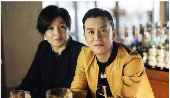 李咏妻子哈文传来喜讯，亲自晒照片官宣，网友迫不及待送祝福（李咏老婆哈文现身体状况如何）