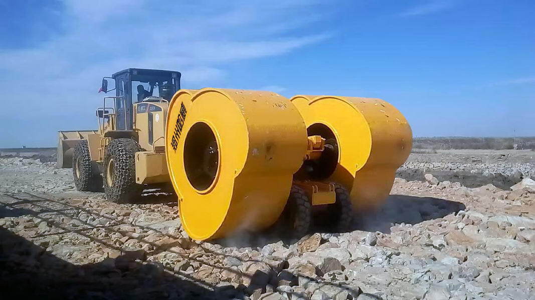 冲击压路机常用的千焦单位是什么意思？冲击式压路机和振动压路机的根本区别在哪里？(25kj冲击式压路机有多少吨?)