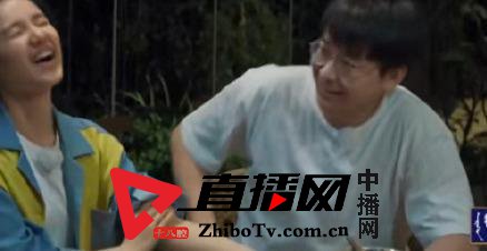 彭昱畅把张婧仪抽得手臂通红 网友：你是怎么找到女朋友的