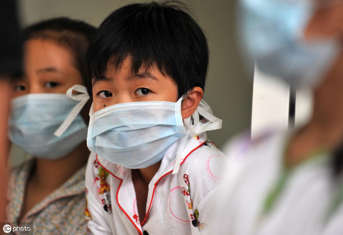 治感冒，小儿氨酚烷胺颗粒与小儿氨酚黄那敏颗粒有何区别，哪个好(小儿氨酚黄那敏颗粒跟小儿氨酚烷胺颗粒一样吗)