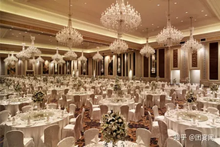 在酒店举办婚礼一般要花多少钱？（在酒店举办婚礼一般要花多少钱呢）