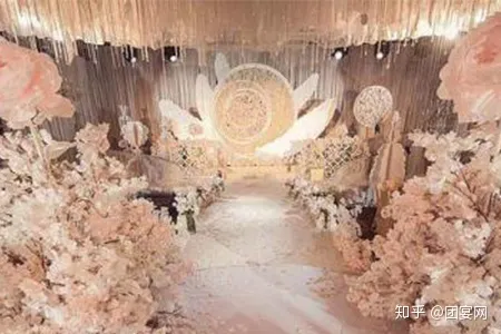 在酒店举办婚礼一般要花多少钱？（在酒店举办婚礼一般要花多少钱呢）