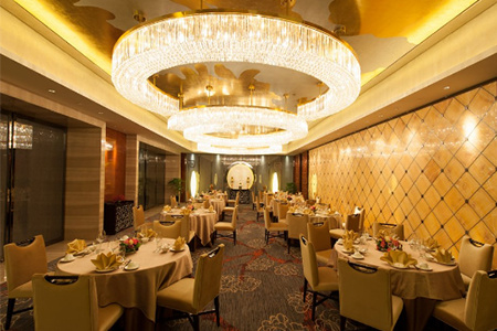 在酒店举办婚礼一般要花多少钱？（在酒店举办婚礼一般要花多少钱呢）