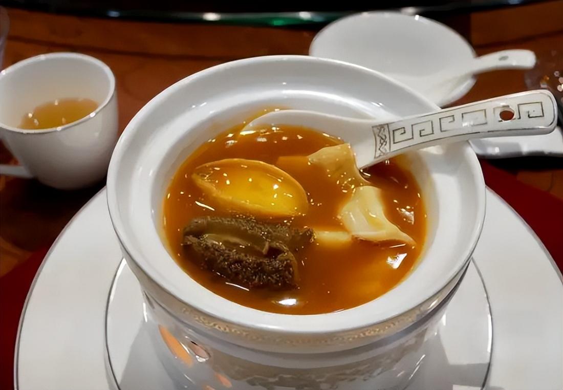 广东普通人结婚有多豪，五星级酒店办婚宴，每桌酒席起步8000元（广东婚宴一桌多少钱）