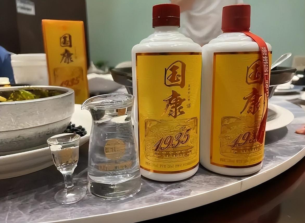 广东普通人结婚有多豪，五星级酒店办婚宴，每桌酒席起步8000元（广东婚宴一桌多少钱）