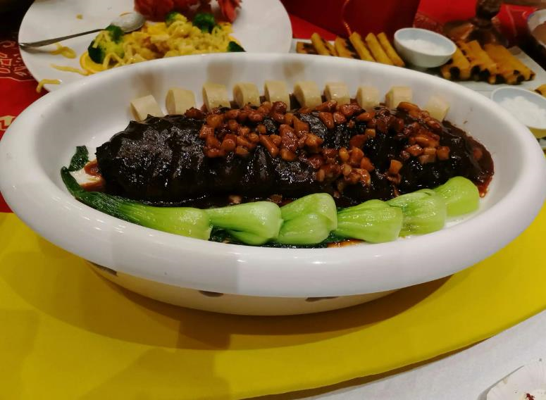 上海婚礼有多豪，五星级酒店办婚宴，一桌美食没有5000元下不来（上海酒店一般普通婚宴多少钱一天）