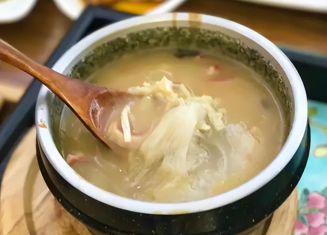 上海婚礼有多豪，五星级酒店办婚宴，一桌美食没有5000元下不来（上海酒店一般普通婚宴多少钱一天）