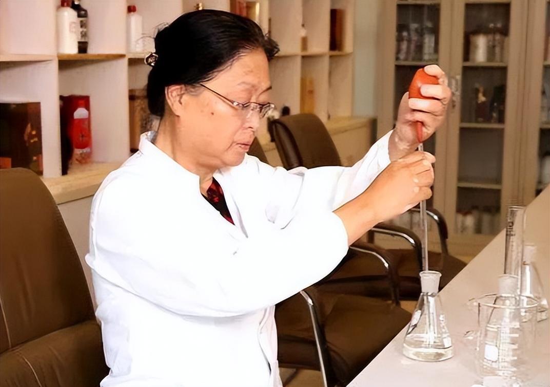 上海婚礼有多豪，五星级酒店办婚宴，一桌美食没有5000元下不来（上海酒店一般普通婚宴多少钱一天）