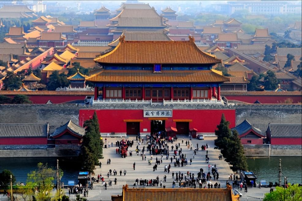 北京婚宴有多豪，五星级酒店办酒席，每桌提前预定，起步价6888元（北京五星级酒店婚宴一桌多少钱）