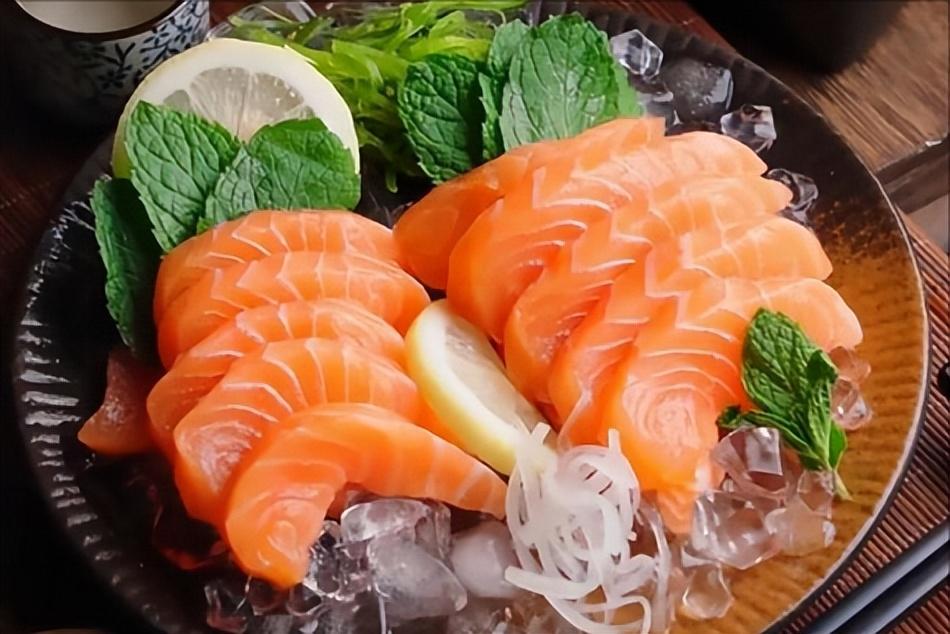 北京婚宴有多豪，五星级酒店办酒席，每桌提前预定，起步价6888元（北京五星级酒店婚宴一桌多少钱）