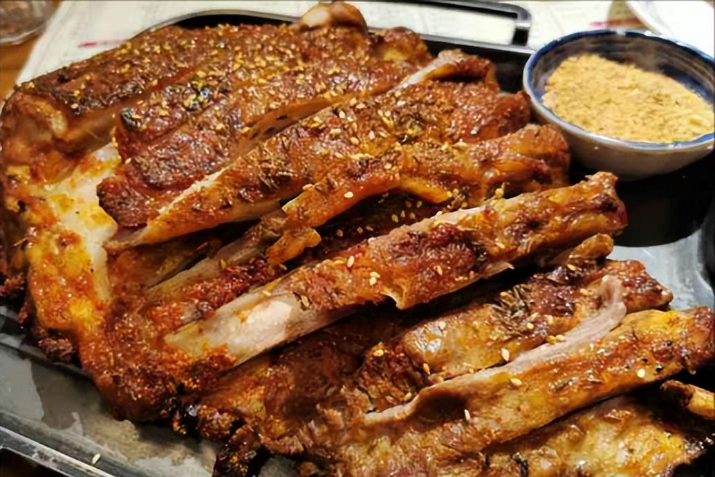 北京婚宴有多豪，五星级酒店办酒席，每桌提前预定，起步价6888元（北京五星级酒店婚宴一桌多少钱）