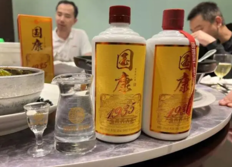 北京婚宴有多豪，五星级酒店办酒席，每桌提前预定，起步价6888元（北京五星级酒店婚宴一桌多少钱）