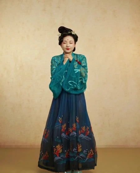 辣目洋子这是开挂了吗？穿汉服拍写真状若仙子，微胖女孩学起来！(辣目洋子现在很火吗)