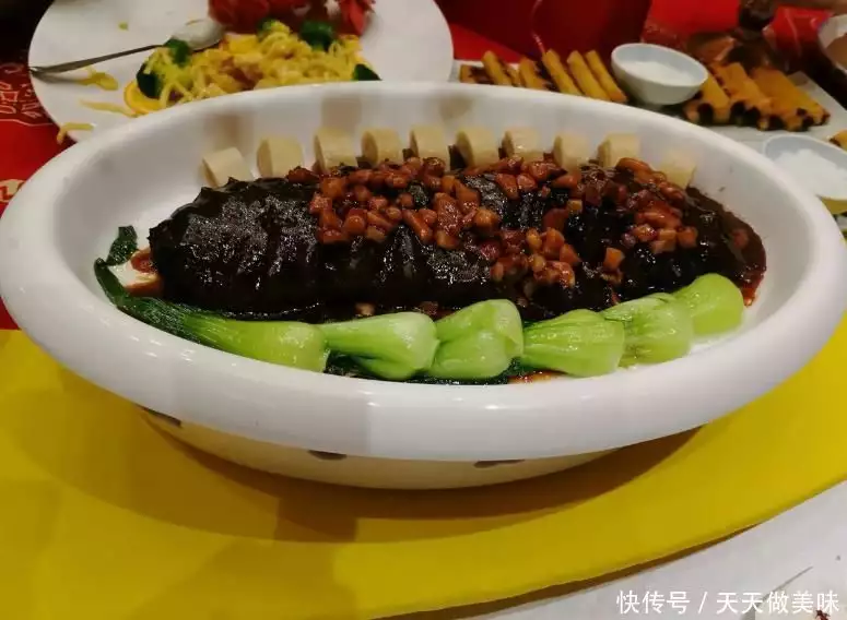 上海婚礼有多豪，五星级酒店办婚宴，一桌美食没有5000元下不来（上海婚宴餐厅）