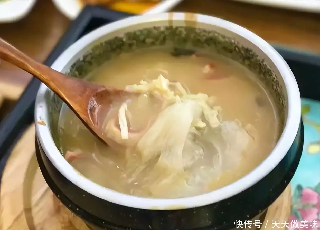 上海婚礼有多豪，五星级酒店办婚宴，一桌美食没有5000元下不来（上海婚宴餐厅）