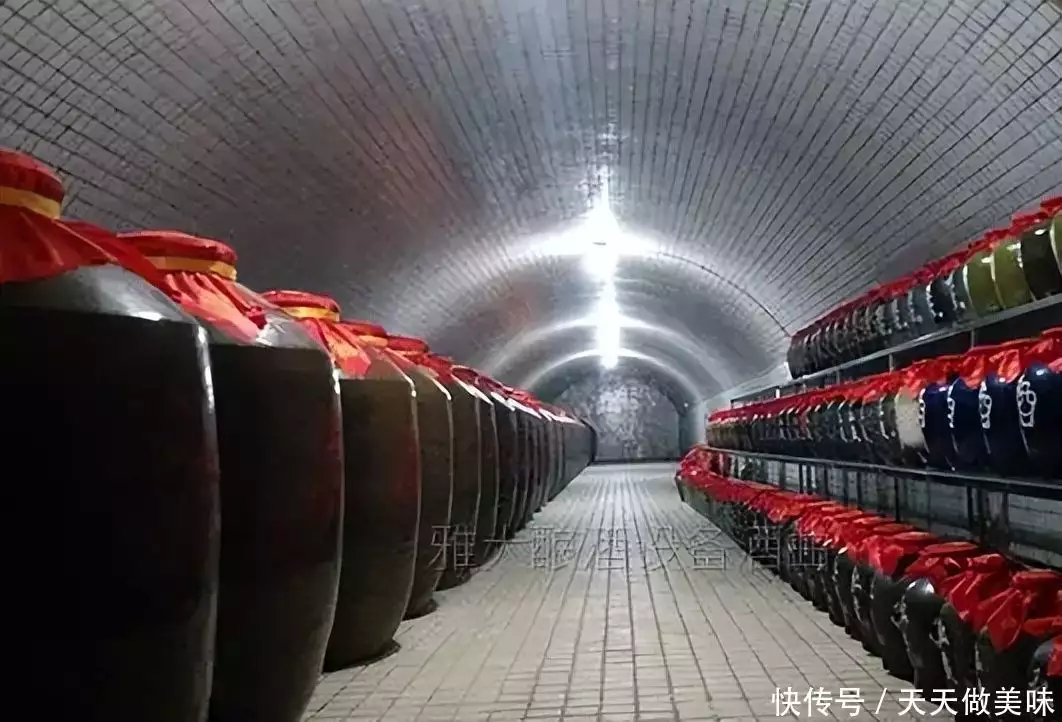 上海婚礼有多豪，五星级酒店办婚宴，一桌美食没有5000元下不来（上海婚宴餐厅）