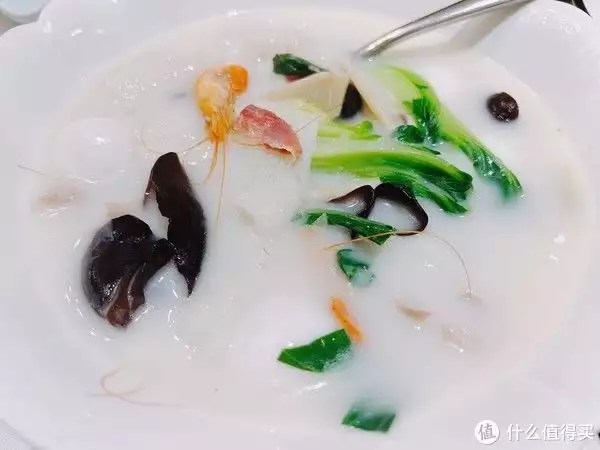 五星级酒店的婚宴菜品长什么样，浅浅来试吃一下吧！（5星级酒店婚礼价格）