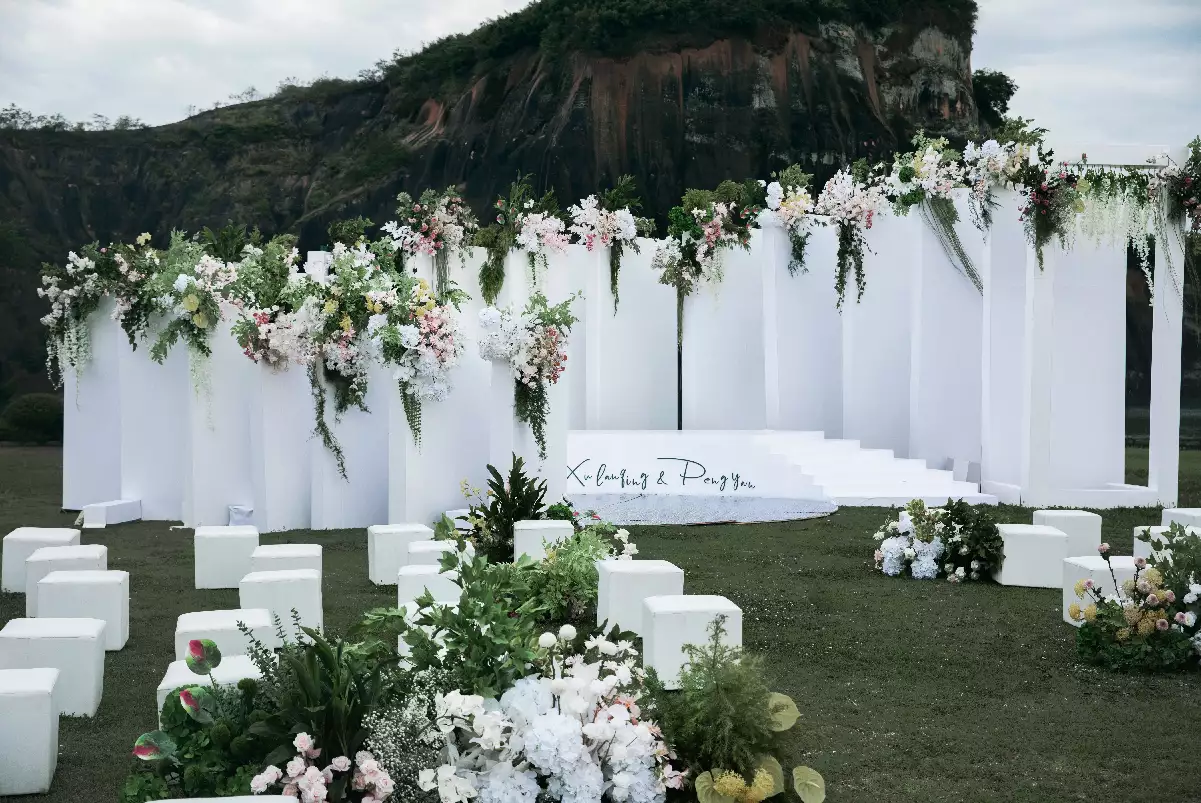 五一扎堆结婚：婚庆公司一天接七八场，五星级酒店低消20万一厅难求杨利伟进太空听到“敲窗”声，17年后谜底揭开，庆幸捡回一条命（婚庆公司一场婚礼利润多少）