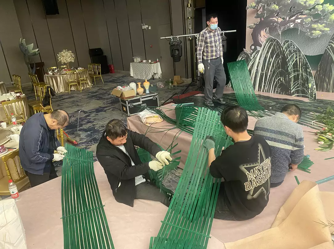 五一扎堆结婚：婚庆公司一天接七八场，五星级酒店低消20万一厅难求杨利伟进太空听到“敲窗”声，17年后谜底揭开，庆幸捡回一条命（婚庆公司一场婚礼利润多少）