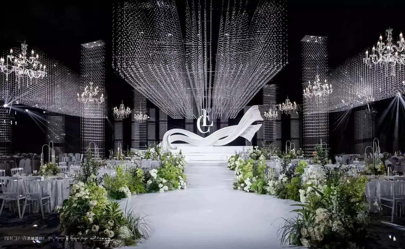 五一扎堆结婚：婚庆公司一天接七八场，五星级酒店低消20万一厅难求杨利伟进太空听到“敲窗”声，17年后谜底揭开，庆幸捡回一条命（婚庆公司一场婚礼利润多少）