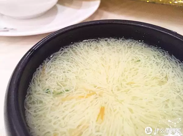 江苏苏州婚宴超震撼，包工带料四百16道菜，比山东大席还要热闹“丑娘”张少华称自己是校花，原以为开玩笑，看到照片后信了（苏州婚宴菜单16个菜）