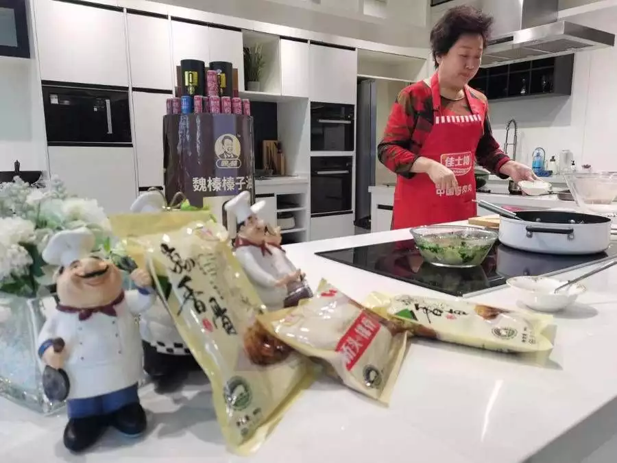 风口之下，喜宴一桌18道菜，13道是预制菜历史上真实“鬼子进村”是这样的，别再被电视剧给骗了！（预制菜家宴前景）